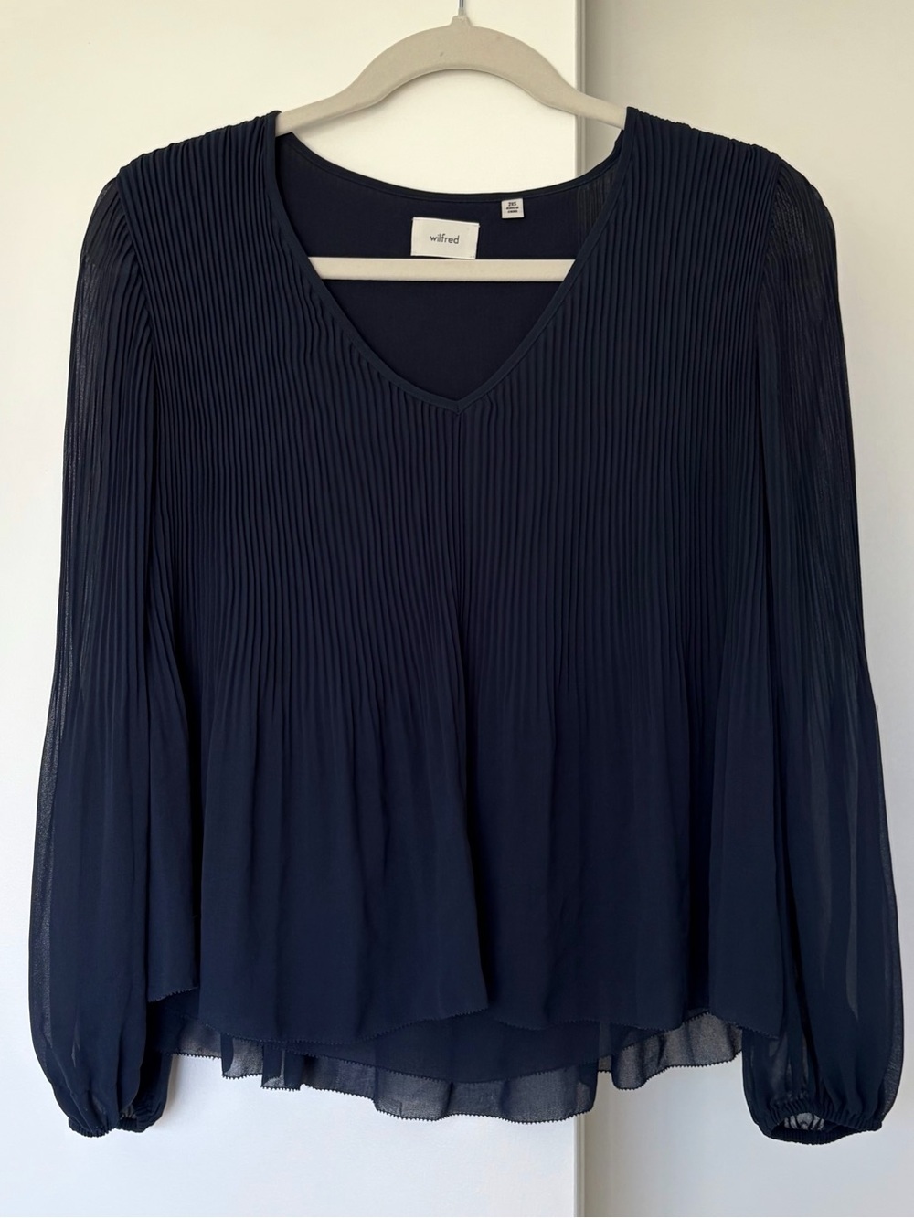Wilfred Aritzia Navy Pleated Chiffon Long Sleeve Blouse XXS - Picture 1 of 4